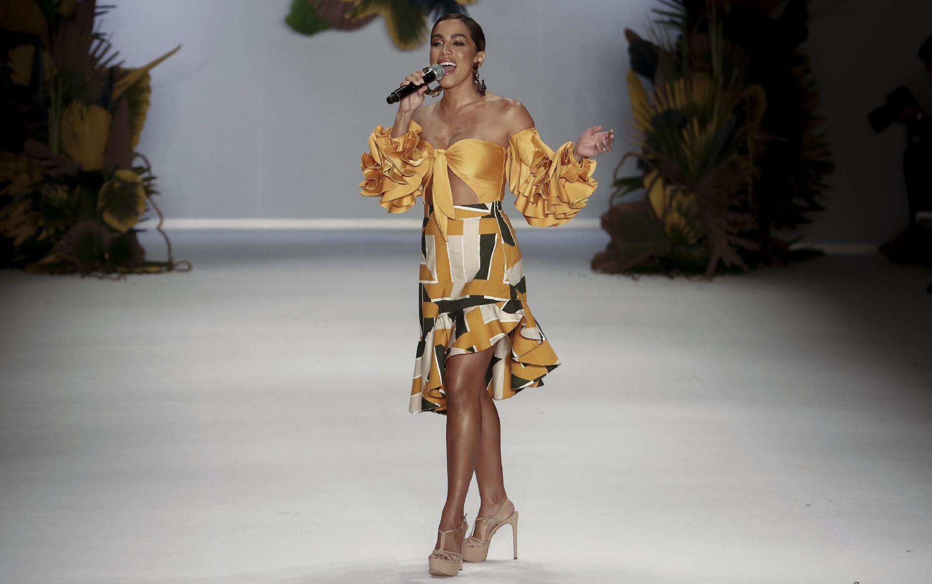 Anitta abriu o desfile da Água de Coco - Miguel Schincariol/AFP Photo