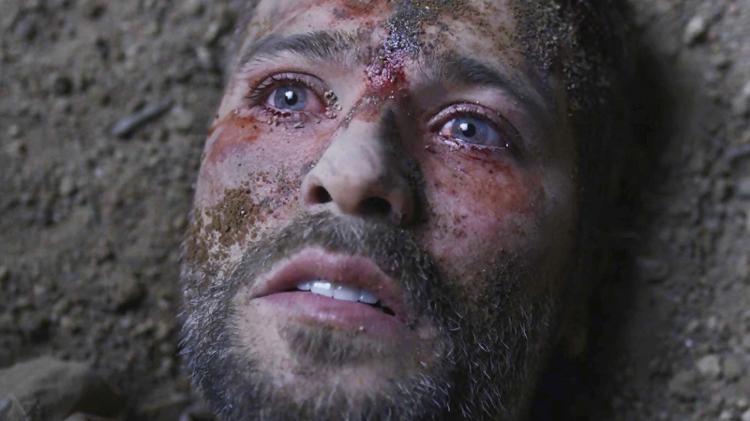 Após morrer, Gabriel (Bruno Gagliasso) é ressuscitado por Luz (Marina Ruy Barbosa) e será o sétimo guardião - Reprodução/TV Globo - Reprodução/TV Globo