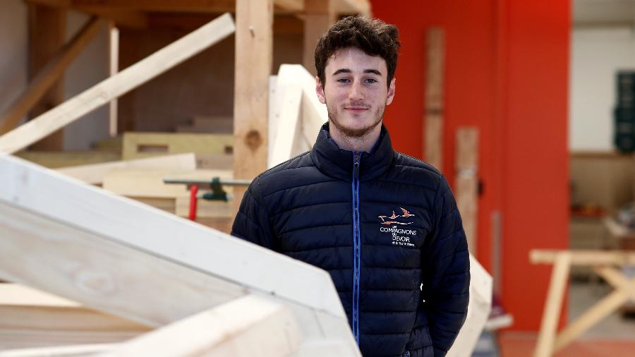 Romain Legoube, 18, aprendiz de carpinteiro, que ajudará na reconstrução de Notre-Dame - Benoit Tessier/Reuters