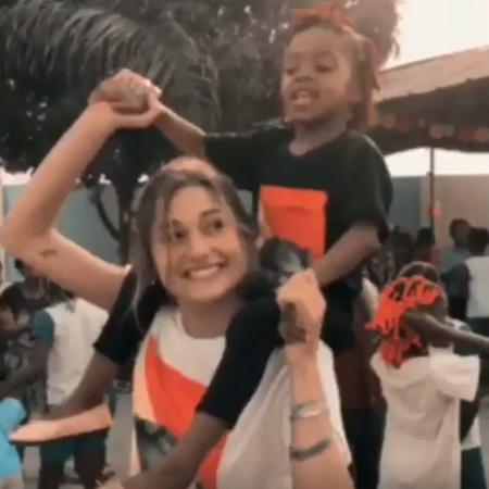 Vídeo compartilhado por Luciano Szafir mostra Sasha com uma criança nos ombros - Reprodução/Instagram