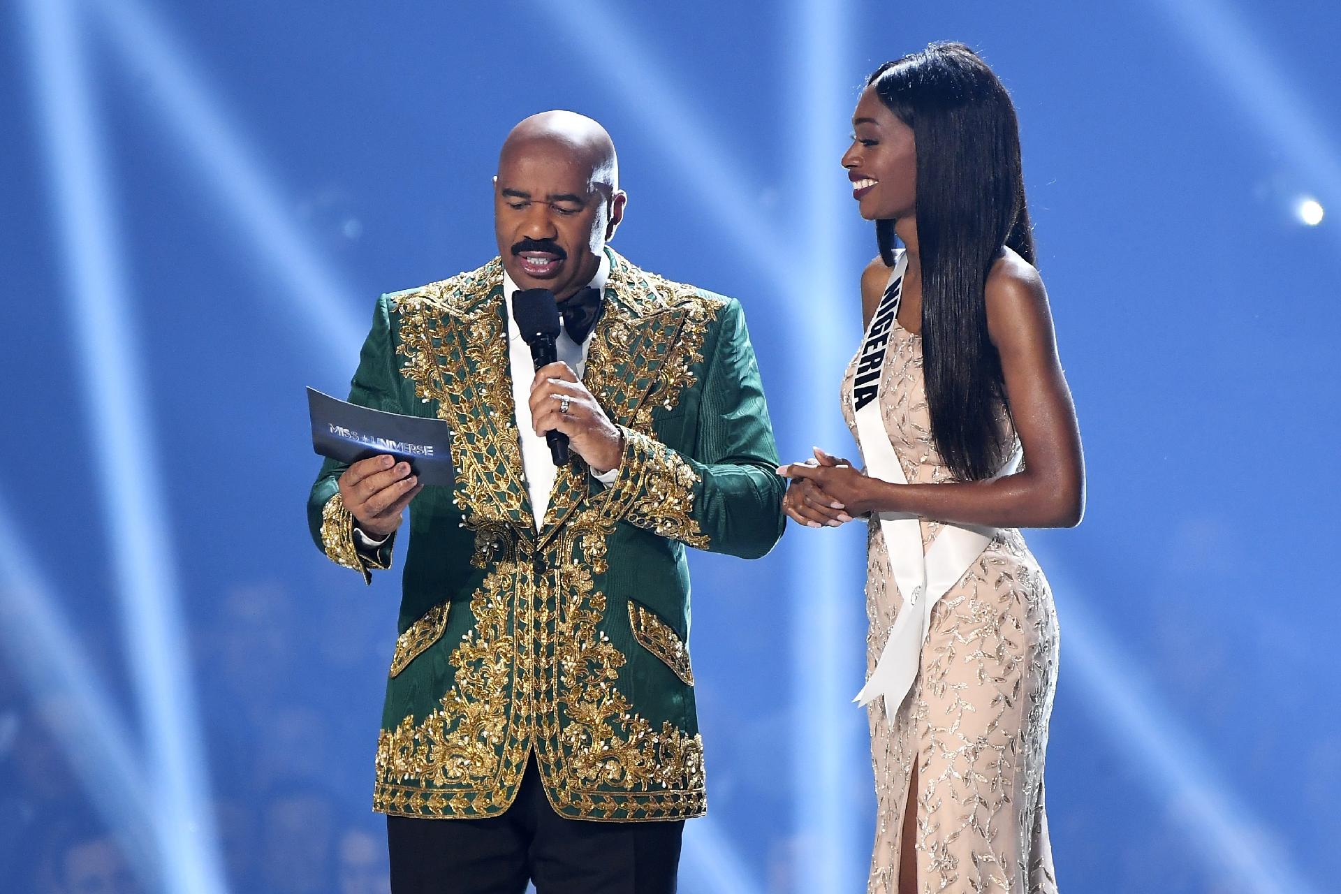Miss Nigéria sorri no palco do Miss Universo 2019 - Paras Griffin/Getty Images