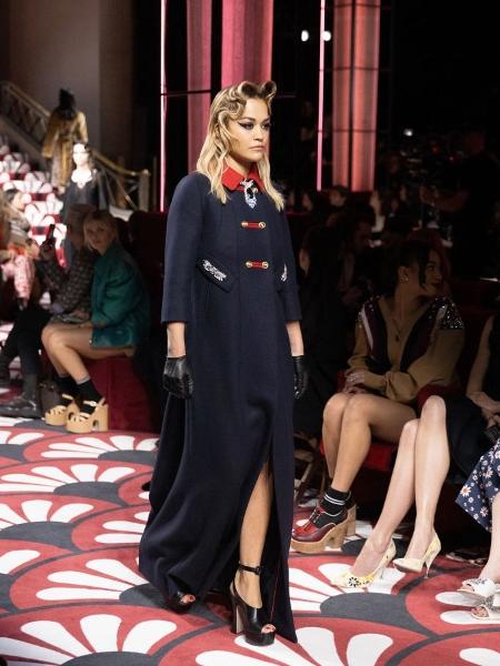 Rita Ora desfila para Miu Miu, marca da Prada, na Semana de Moda de Paris - Getty Images
