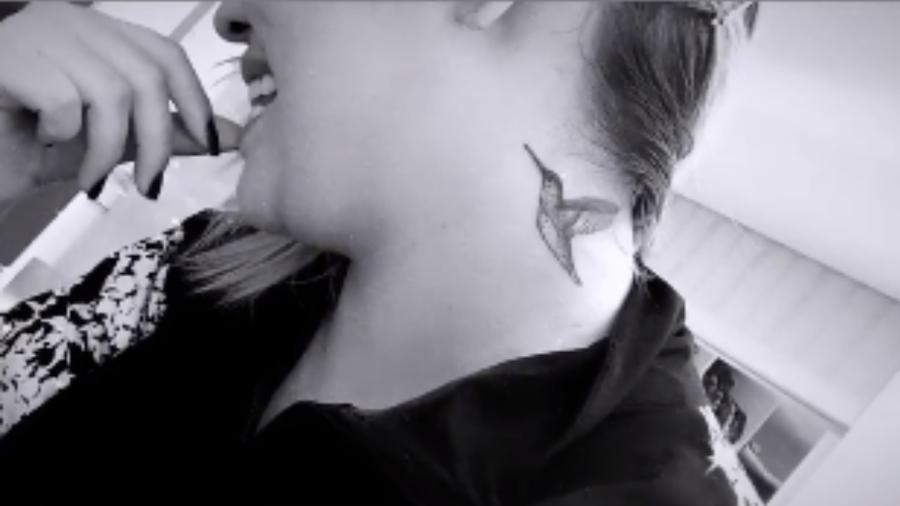 Marília Mendonça tatuou um beija-flor no pescoço - Reprodução/Instagram