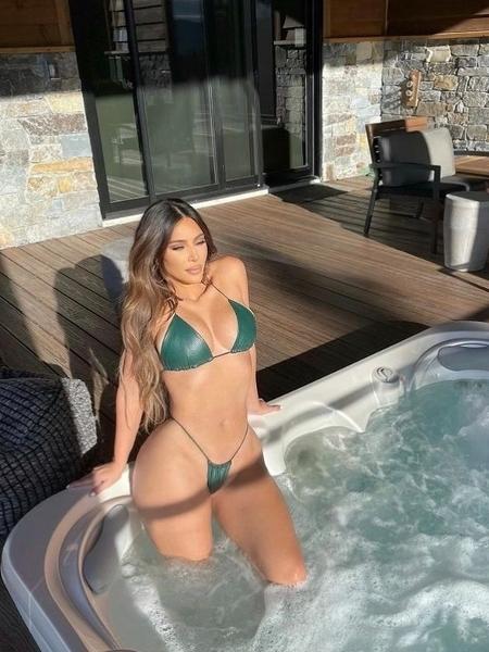 Kim Kardashian exibiu a boa forma em banheira de hidromassagem  - Reprodução/Instagram