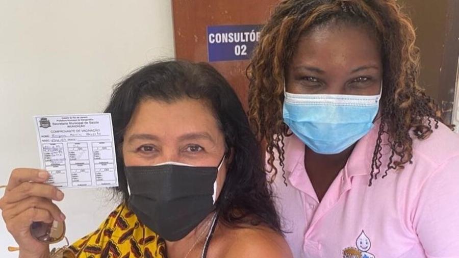 Regina Casé recebeu hoje a primeira dose da vacina contra a covid-19 - Reprodução/Instagram