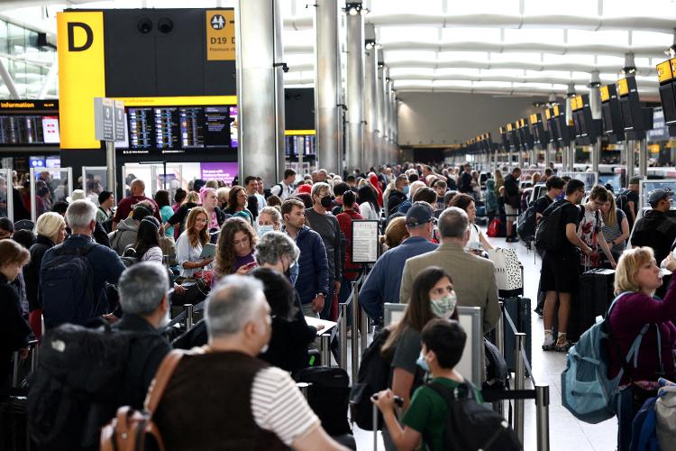 Chaos at Terminal 2 at London Heathrow Airport - REUTERS/Henry Nicholls/ - REUTERS/Henry Nicholls/