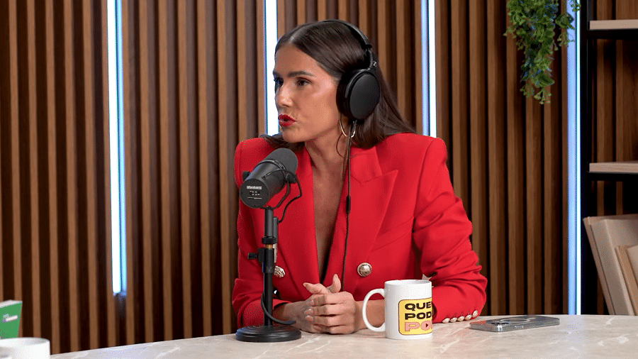 Deborah Secco falou de sexo na maturidade do podcast de Giovanna Ewbank e Fê Paes Leme - Reprodução/Youtube