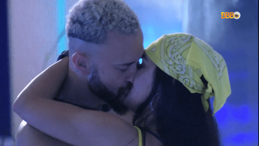 BBB 23: Larissa e Fred Desimpedidos trocam beijos no fim da festa - Reprodução/Globoplay
