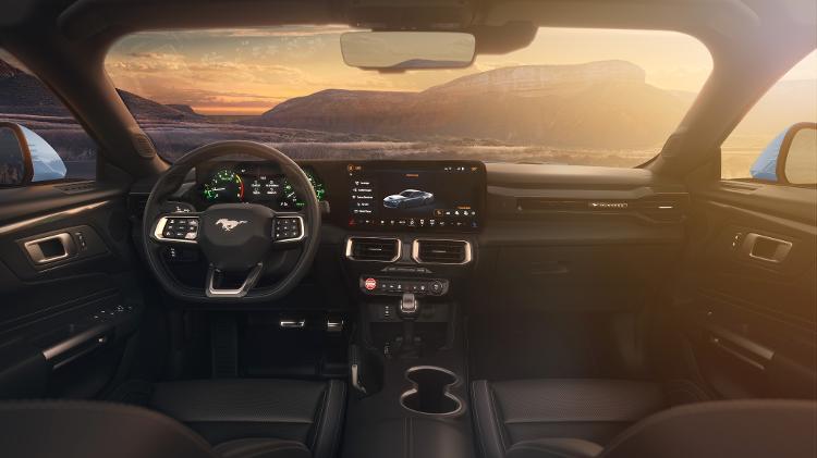Ford Mustang GT Performance 2024 interior aberta - Divulgação - Divulgação
