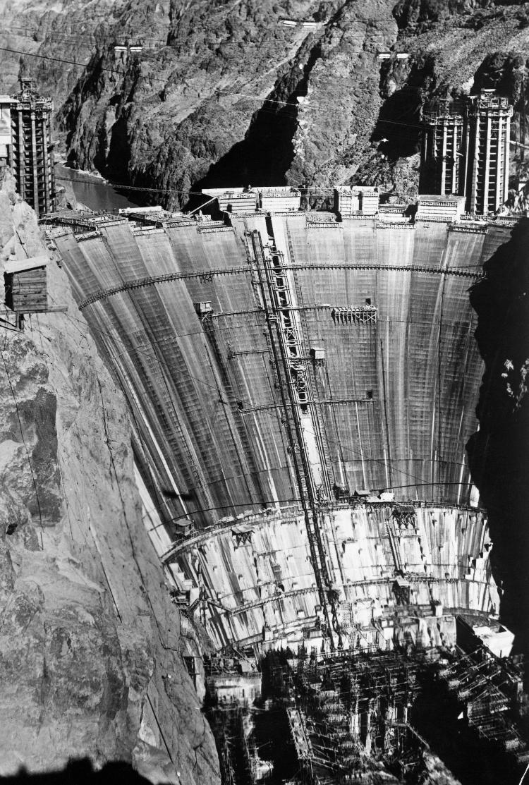 Vista aérea da Hoover Dam durante as obras em 1935