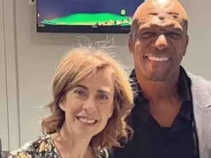 Fernanda Torres e Selton Mello posam com Terry Crews nos EUA e encantam web