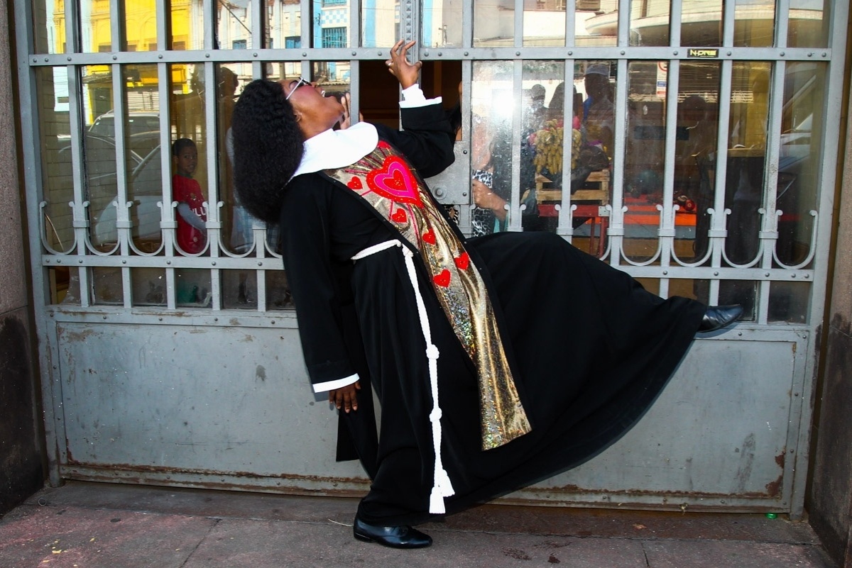 1.ago.2015- Karin Hils se diverte antes de se apresentação popular do musical no Mercadão Municipal de São Paulo - Manuela Scarpa/Photo Rio News