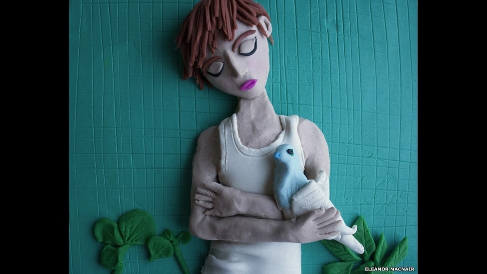 Eleanor Macnair começou a recriar suas fotos favoritas com massinha de modelar em 2013. Ela  passou a publicar seus trabalhos em um blog e logo fez muito sucesso. - Eleanor Macnair/BBC Brasil