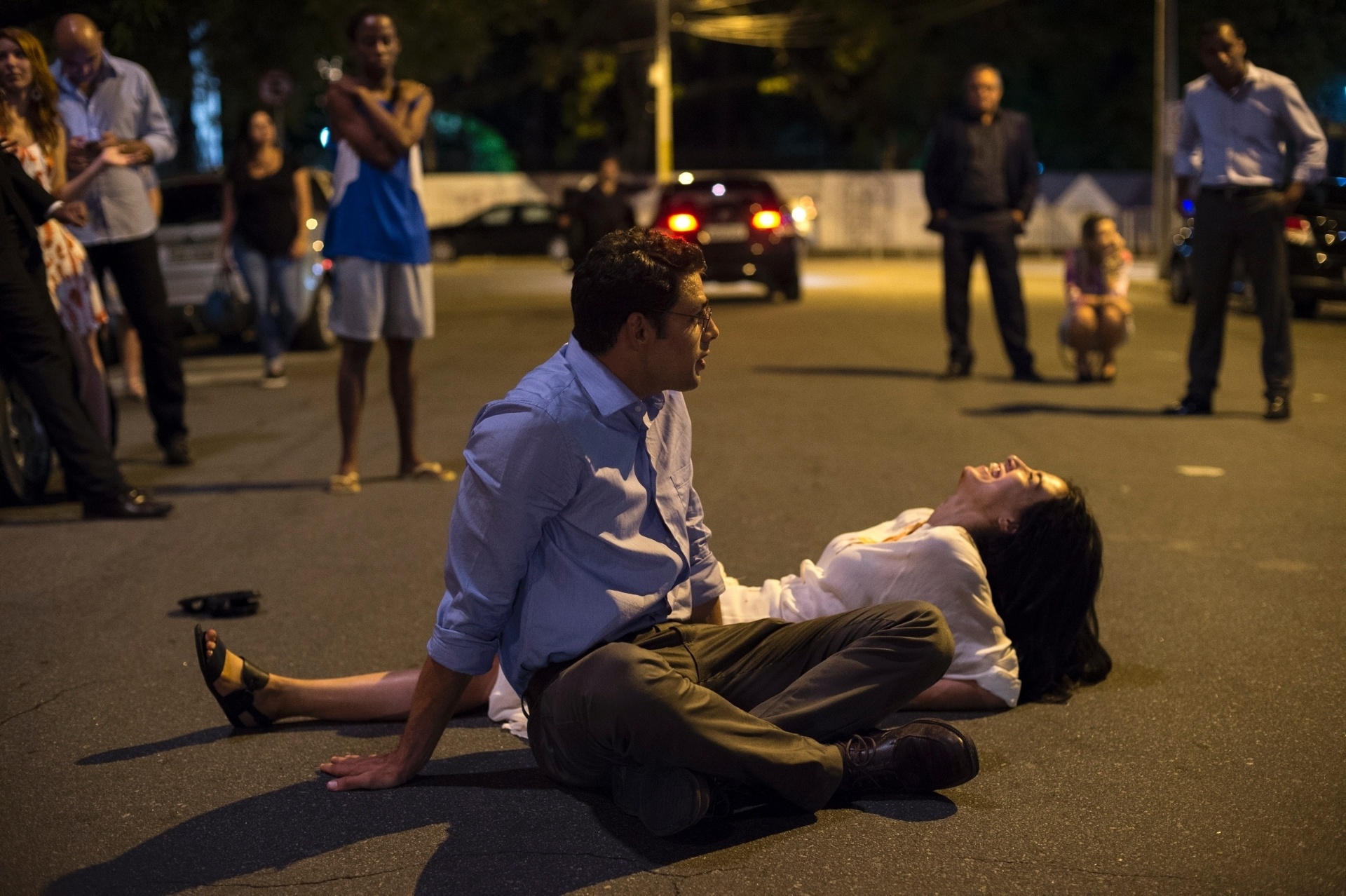Marjorie Estiano e Cauã Reymond nos bastidores do atropelamento de Beatriz em "Justiça"; Globo gravou oito vezes e utilizou 200 profissionais para a cena - Estevam Avellar/Globo