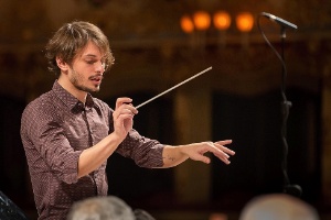 O último posto ocupado em uma orquestra brasileira por Eduardo Strausser, antes de chegar ao Municipal, havia sido o de músico da Orquestra Sinfônica Jovem de Guarulhos - Walter Garosi/Divulgação