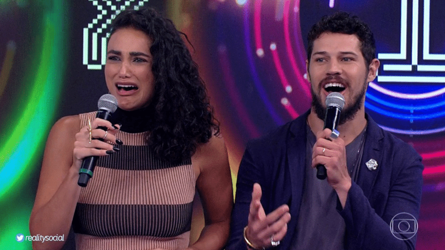Débora Nascimento reage com cara de espanto após fala de Fausto - Reprodução/TV Globo