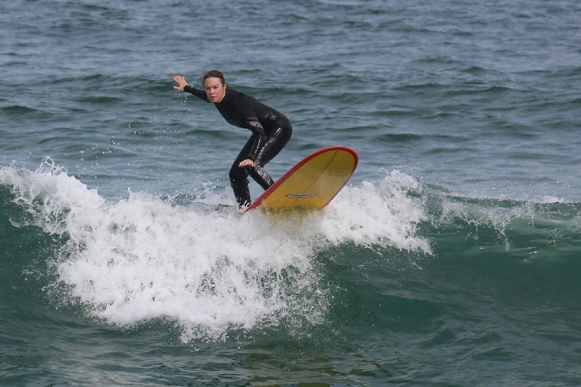 Mariana Ximenes faz aula de surfe no Rio de Janeiro  - Dilson Silva/AgNews