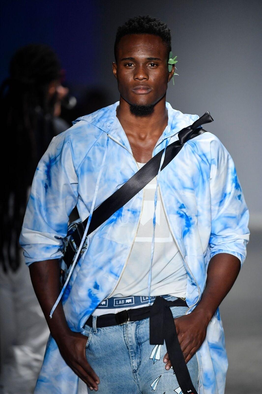 "Essa coisa de beleza, elegância e estilo já está na essência do hip-hop", acredita Emicida - Fotosite