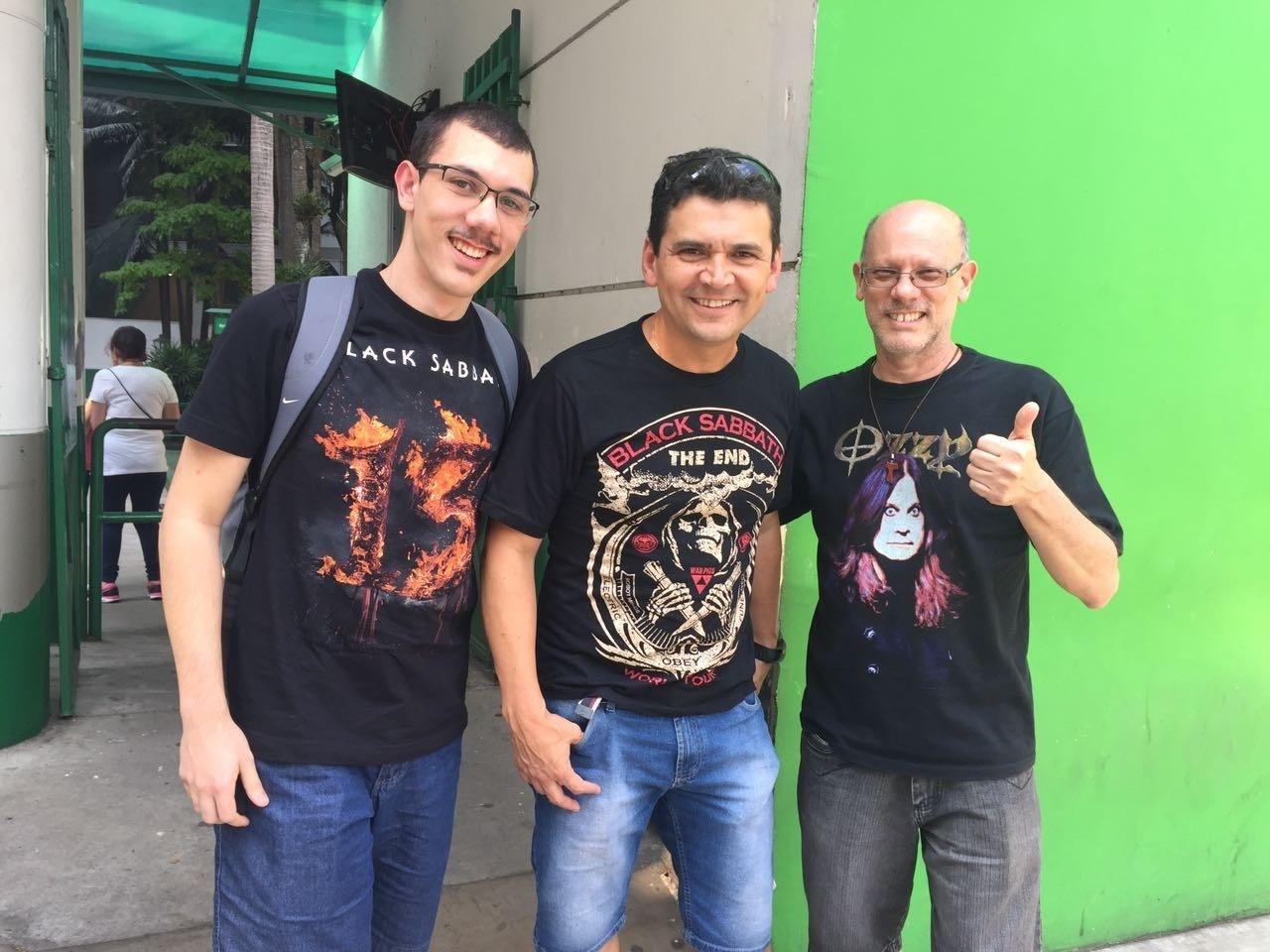 Thiago Veneziani (19 anos), Sidney Queiroz (46) e Luiz Veneziani (59) no festival São Paulo Trip - Renata Nogueira/UOL