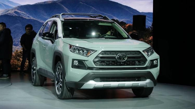Novo Toyota RAV4 ganha tecnologias inéditas e traseira a la Jeep Compass