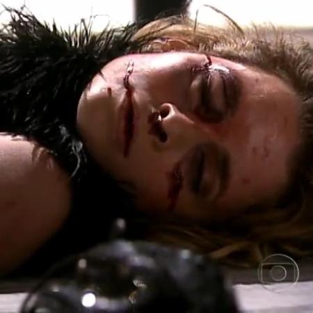 Laura fica com o rosto desfigurado após levar surra de Maria Clara em "Celebridade" - Reprodução/TV Globo - Reprodução/TV Globo