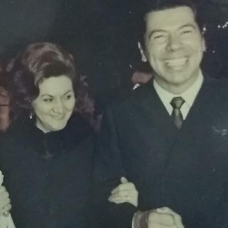 Silvio Santos foi padrinho do casamento de Cleide e Valdir, celebrado no ano de 1958 em São Paulo - Arquivo pessoal - Arquivo pessoal