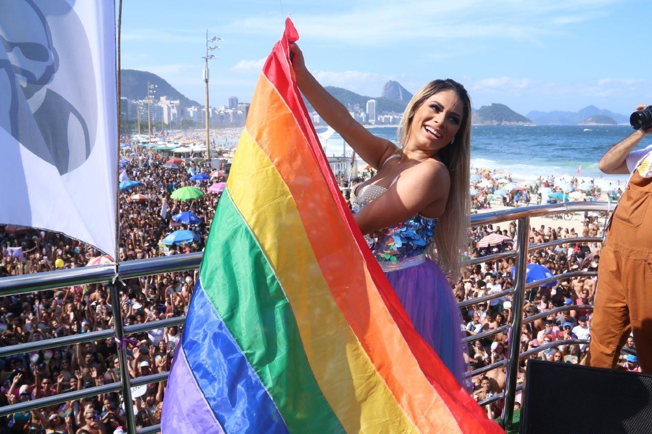 Lexa foi atração do evento, que aconteceu na orla de Copacabana e reuniu uma multidão - Daniel Pinheiro/AgNews
