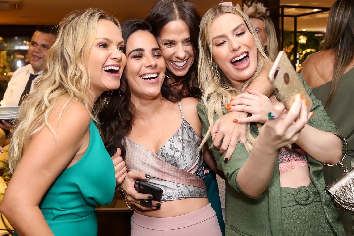 Eliana, Wanessa, Galisteu e Fernanda Keulla se divertem em festa de fim de ano - Manuela Scarpa/Brazil News