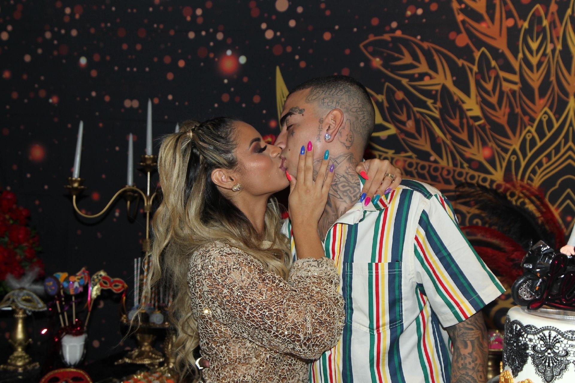 Lexa comemora aniversário com superdecote em São Paulo - Marcelo Sá Barreto/Brazil News