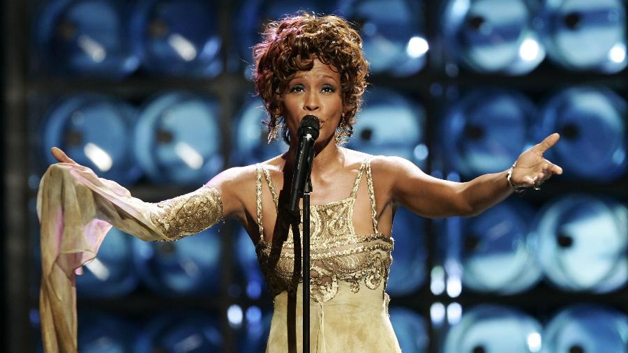 Whitney Houston canta durante o WMA de 2004 - Pascal Le Segretain/Getty Images