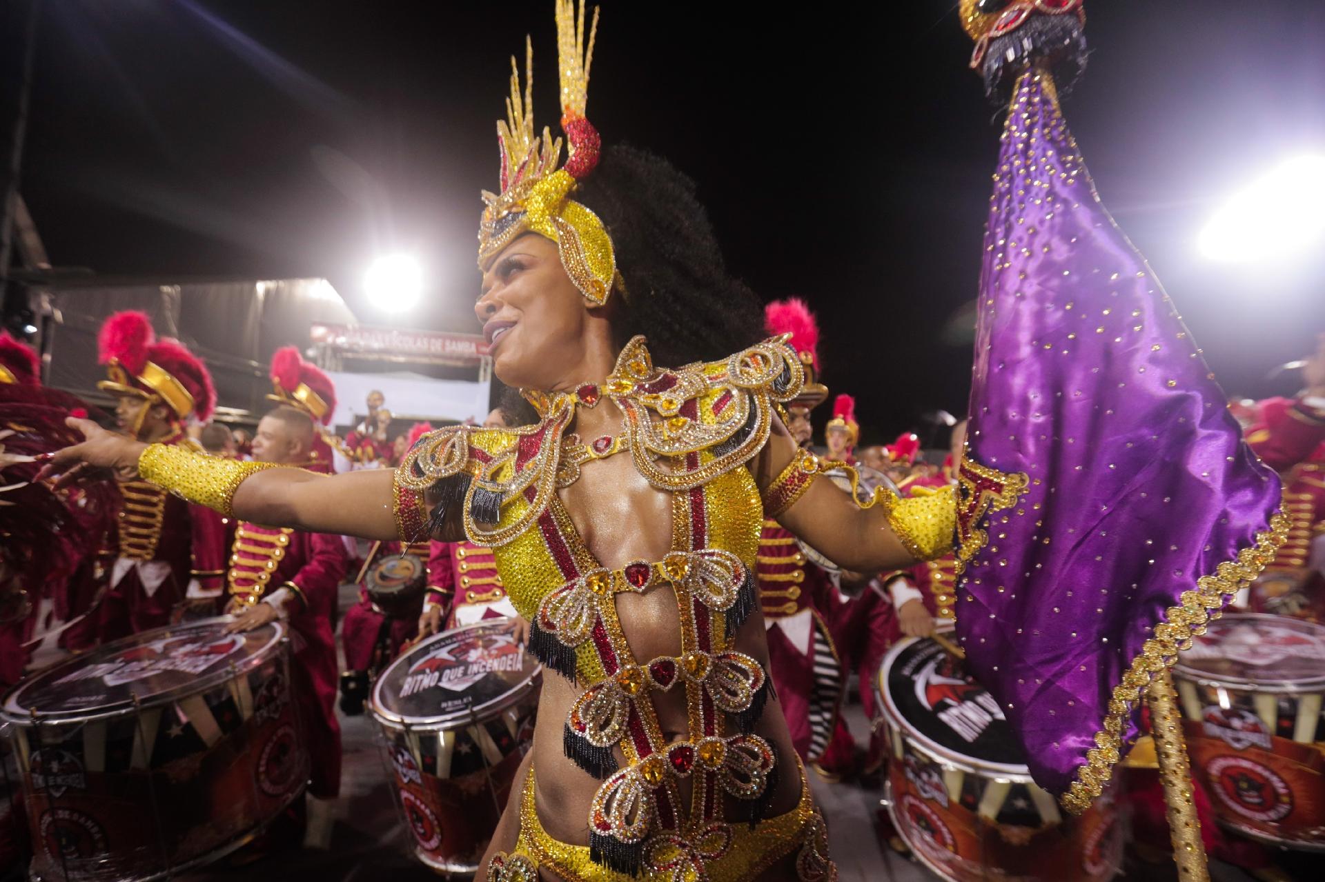Dragões da Real desfila no Anhembi - Ricardo Matsukawa/UOL