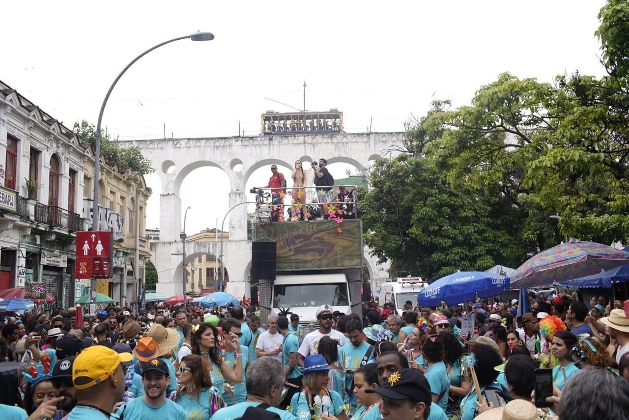 Roberta Sá agita foliões na Lapa, no centro do Rio de Janeiro - Ricardo Borges/UOL