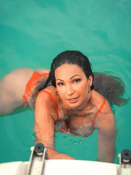 Valesca Popozuda posa "relax" na piscina  - Reprodução/Instagram
