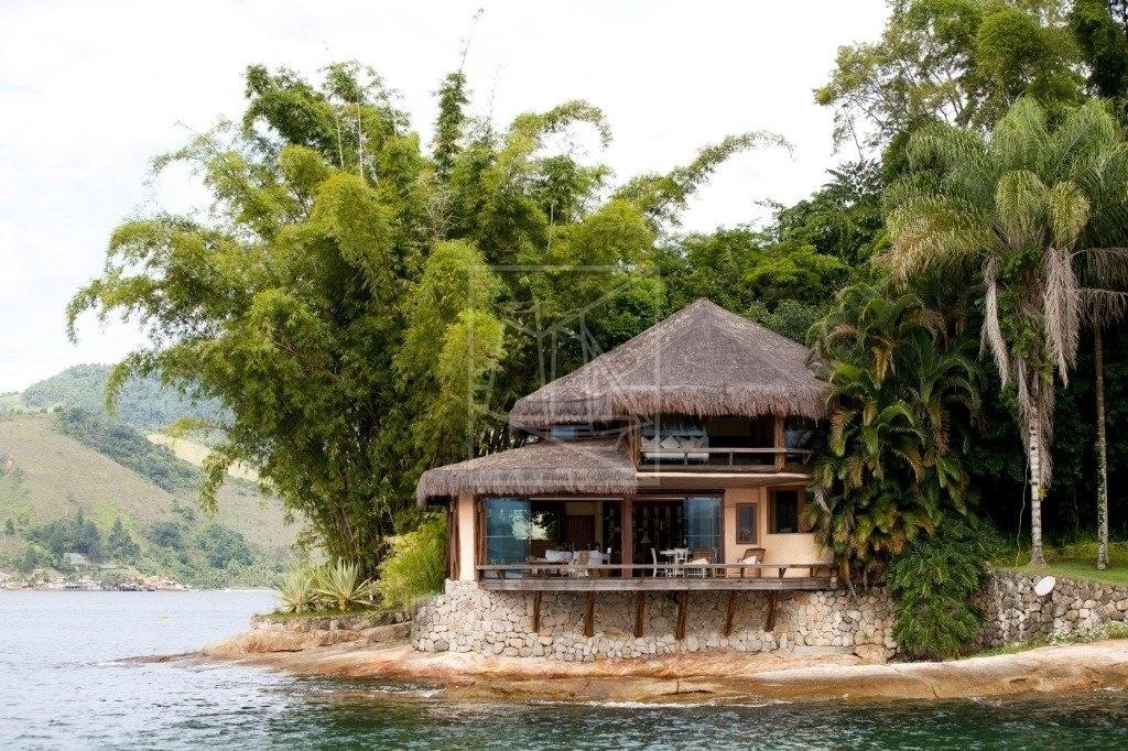 Bruna Marquezine, Manu Gavassi, Rafa Kalimann, Thelma Assis e seus companheiros e amigos alugaram uma ilha em Angra dos Reis, no Rio, para passar o Réveillon - Reprodução