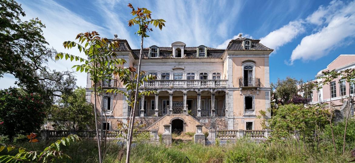 Palácio em ruínas fotografado por André Ramalho, que criou um blog sobre os lugares esquecidos no tempo - André Ramalho