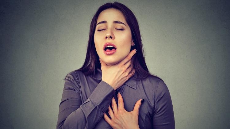 Edema de glote, anafilaxia, falta de ar, garganta trancada, problema de respiração, reação alérgica grave - iStock - iStock