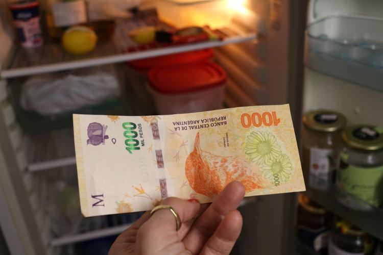 O poder de compra do peso argentino tem sido afetado drasticamente pela crise - NurPhoto via Getty Images - NurPhoto via Getty Images