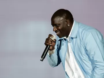 Akon abusa de presepadas no Rock in Rio, mas caminhão de hits satisfaz fãs