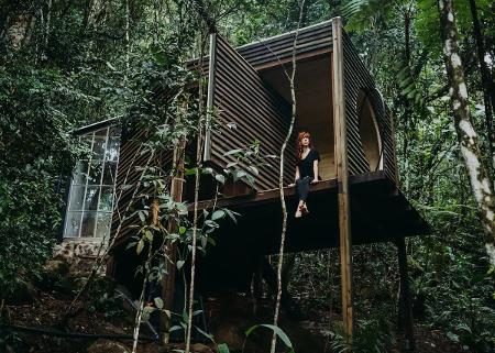 Cabana isolada no terreno da queijaria