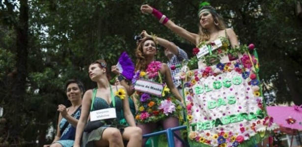 Bloco feminista no Rio ironiza o machismo com fantasias e cartazes - Marcelo Valle/Divulgação
