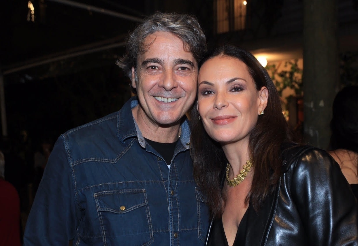 12.mai.2016 - Alexandre Borges e Carolina Ferraz comparecem à festa de lançamento de "Haja Coração", próxima novela das sete da Globo, no Rio de Janeiro - Marcello Sá Barretto e Anderson Borde/AgNews