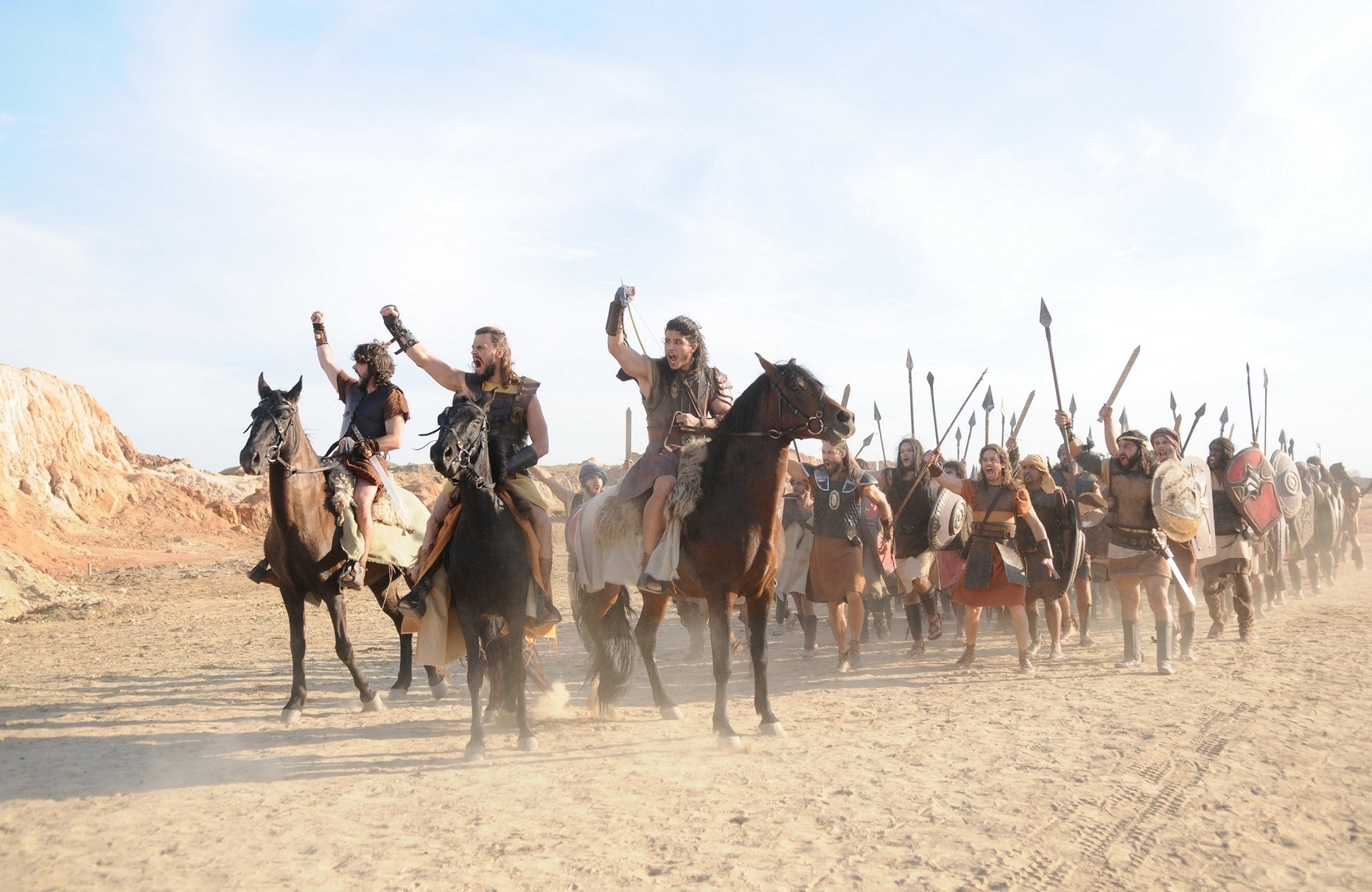 Sequências da queda da Muralha de Jericó em "A Terra Prometida" mobilizaram dezenas de atores, cerca de 300 figurantes e mais de 50 cavalos - Munir Chatack/ Record