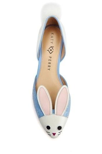 A coleção apresenta a sapatilha Coelho da Páscoa, que foi inspiradas em um par de sapatos dos dalmatas que ela achou depois de se mudar par Los Angeles para trabalhar com musica há mais de 15 anos - Reprodução