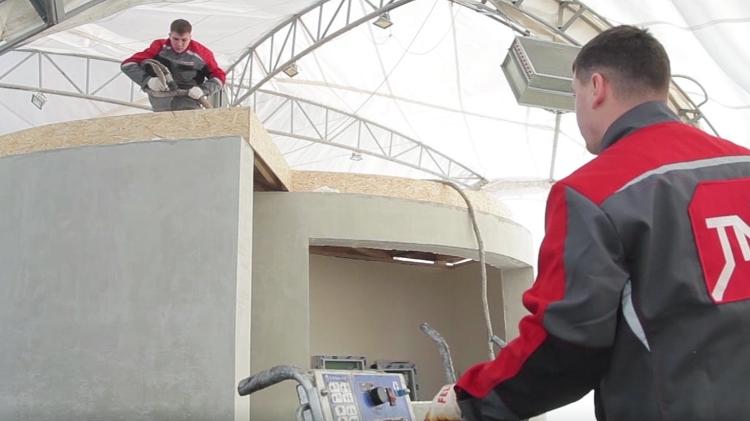 Funcionários trabalham na construção "relâmpago" - Divulgação - Divulgação