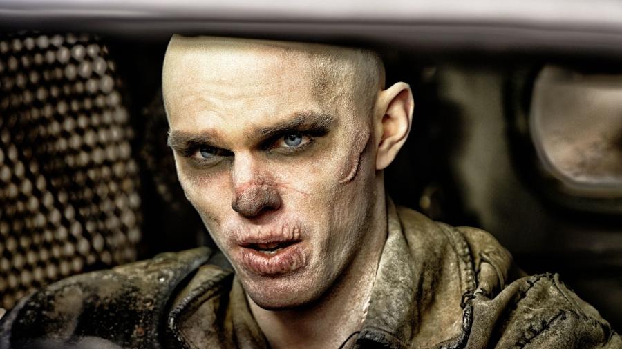 Nicholas Hoult em cena do filme "Mad Max: Estrada da Fúria - Reprodução