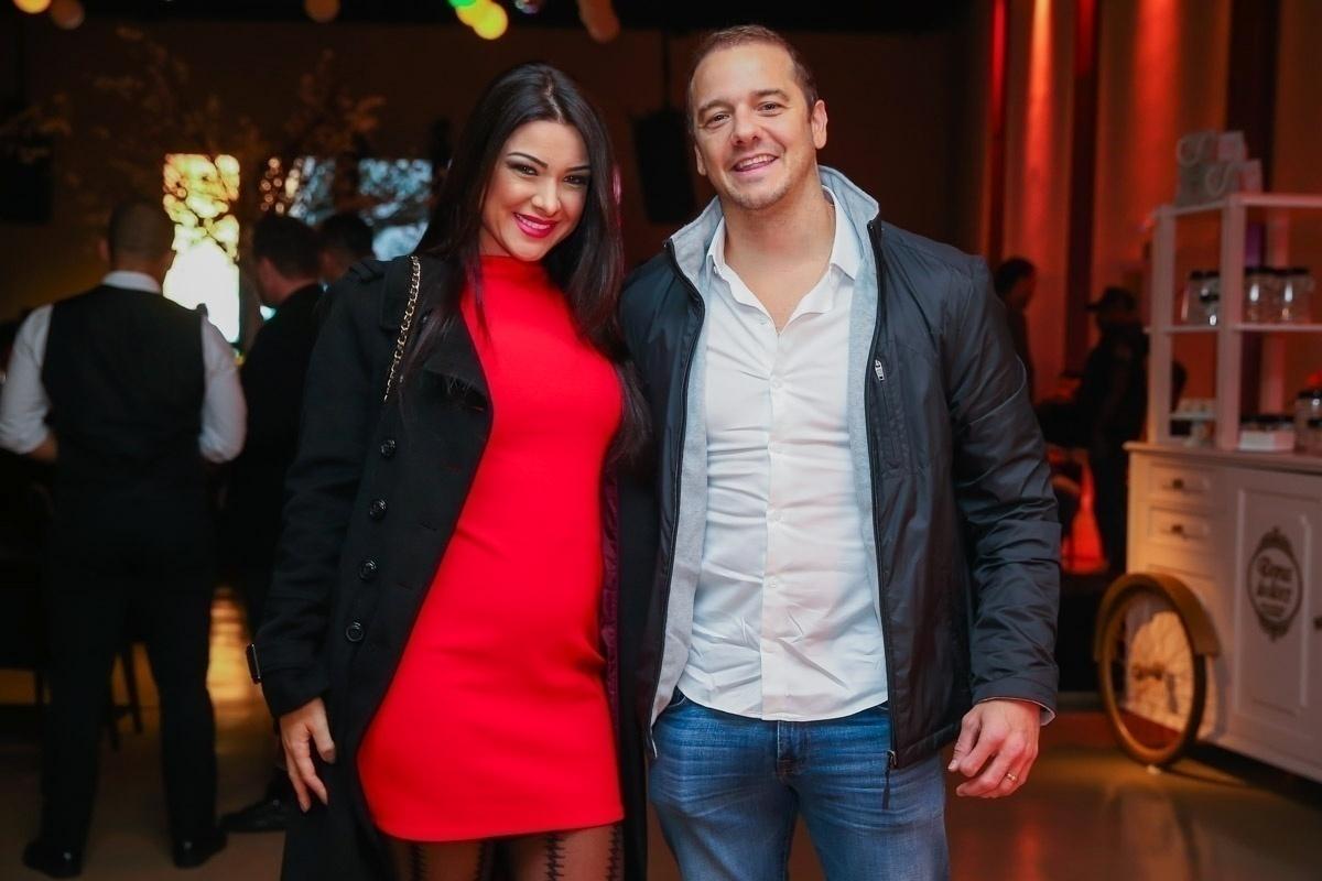 O Ex-BBB Rogério Padovan e a mulher Priscila Ferrari no aniversário de 40 anos do comentarista esportivo Denilson, que aconteceu nesta quarta-feira, em São Paulo - Manuela Scarpa/Brazil News