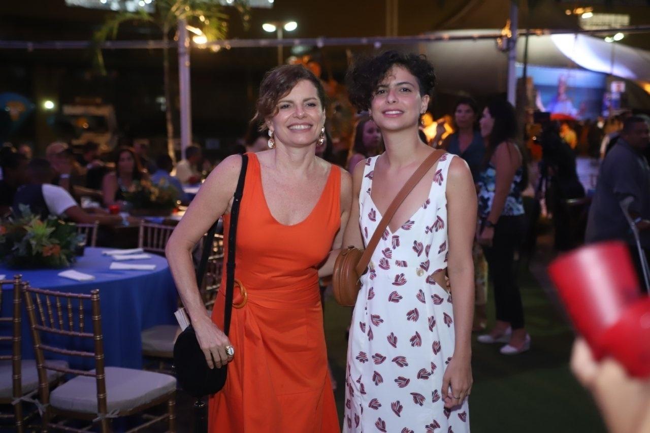 Debora Bloch e a filha Júlia Anquier prestigiam festa de Zeca Pagodinho no Rio - Wallace Barbosa/ AgNews