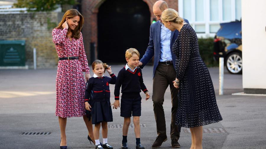 Charlotte chega acompanhada de família para primeiro dia de aulas - Aaron Chown/AFP