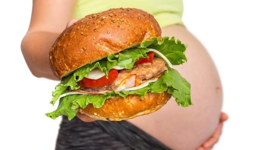 Em muitos países do mundo, grávidas recebem recomendação de dietas rigorosas - Getty Images via BBC