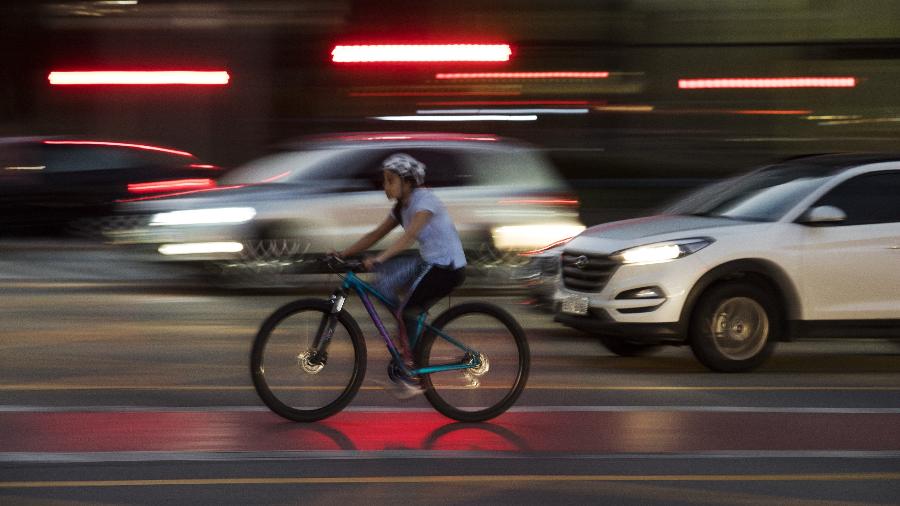 Qualidade de vida: a bicicleta como meio de transporte ajuda em muitos aspectos - Eduardo Knapp/Folhapress